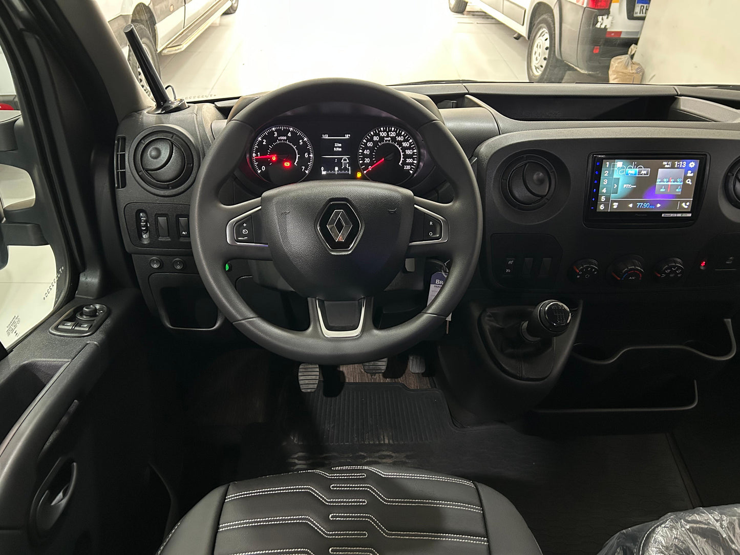 Renault Master Executiva L3H2 - 15+1 Lugares - Zero Km - 2025/2026 - A Partir de 345.900,00