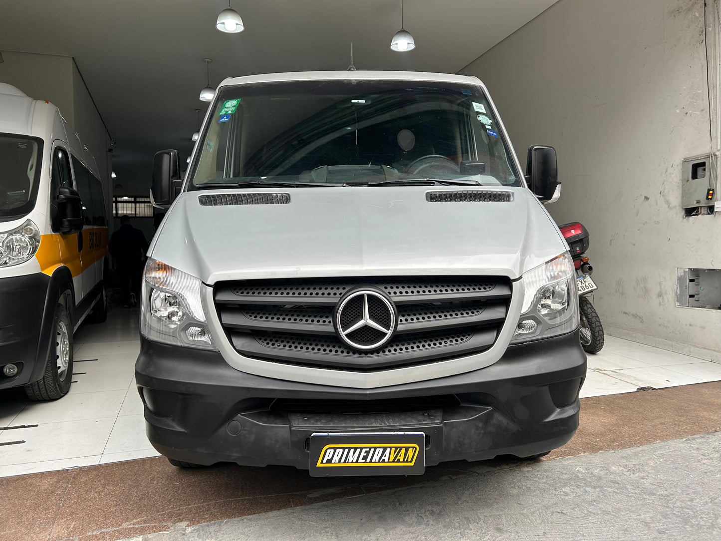Mercedes Benz Sprinter Executivo 415 17/18 - T.B - R$175.900,00