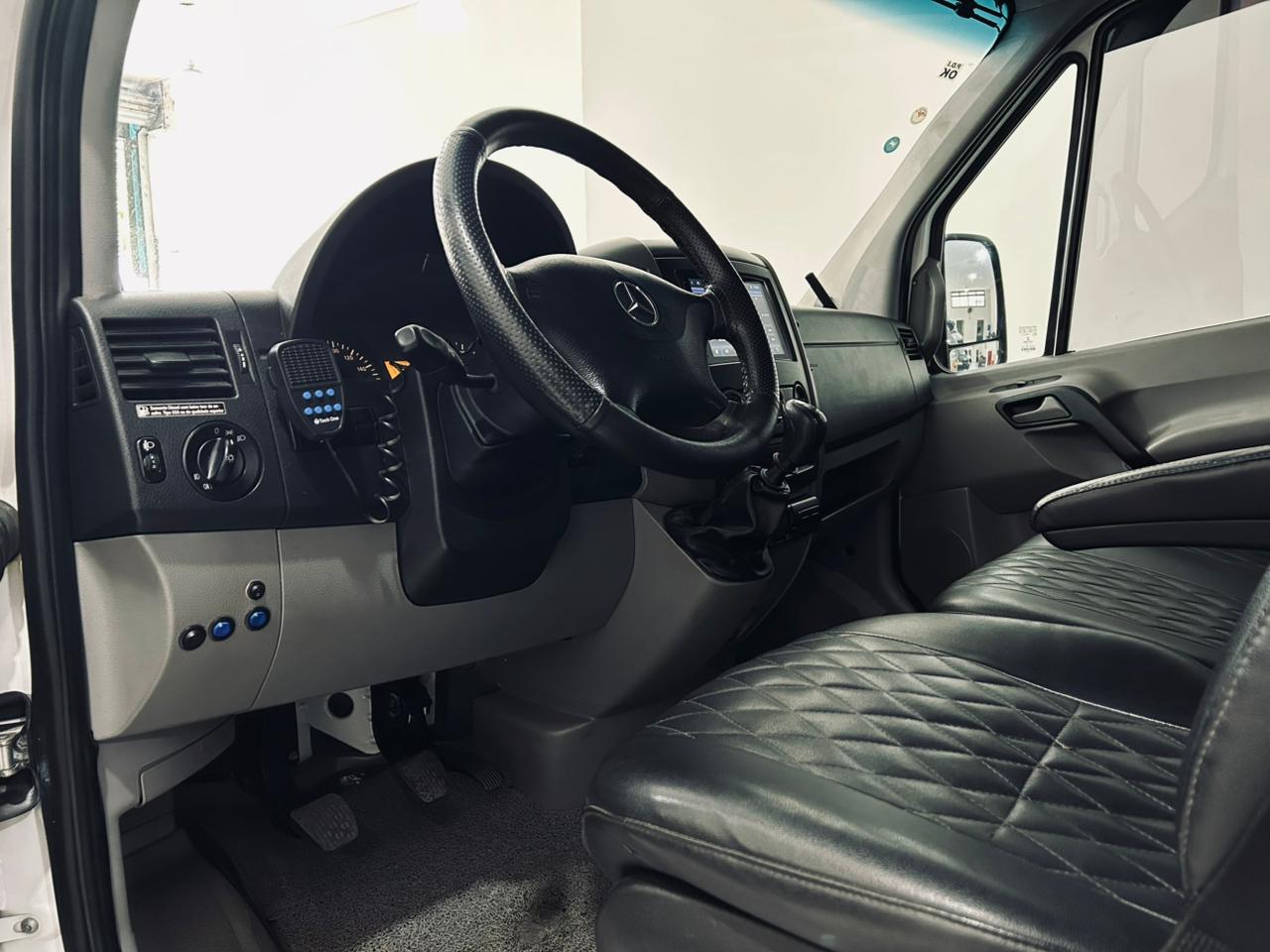 Mercedes-Benz Sprinter 415 Escolar 28 lugares 2019/2019- R$265.000